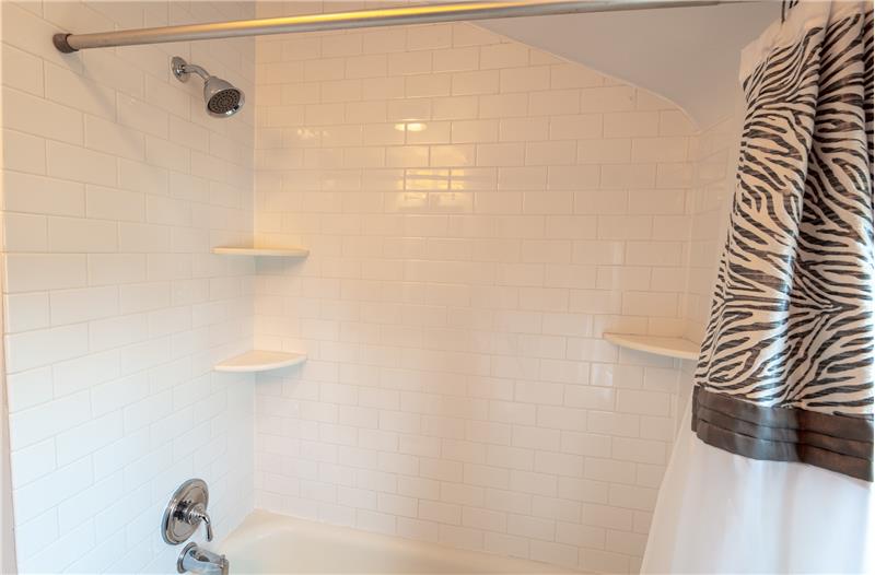 227 Argyle Road Third Floor Shared Hall Bathroom