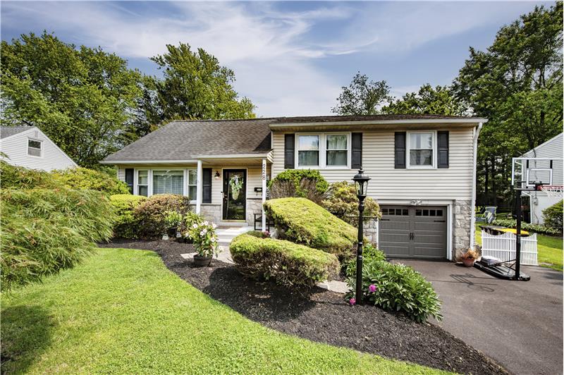 228 Woodlawn - Exterior Frot