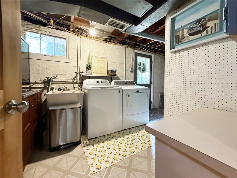 228 Woodlawn - Laundry 