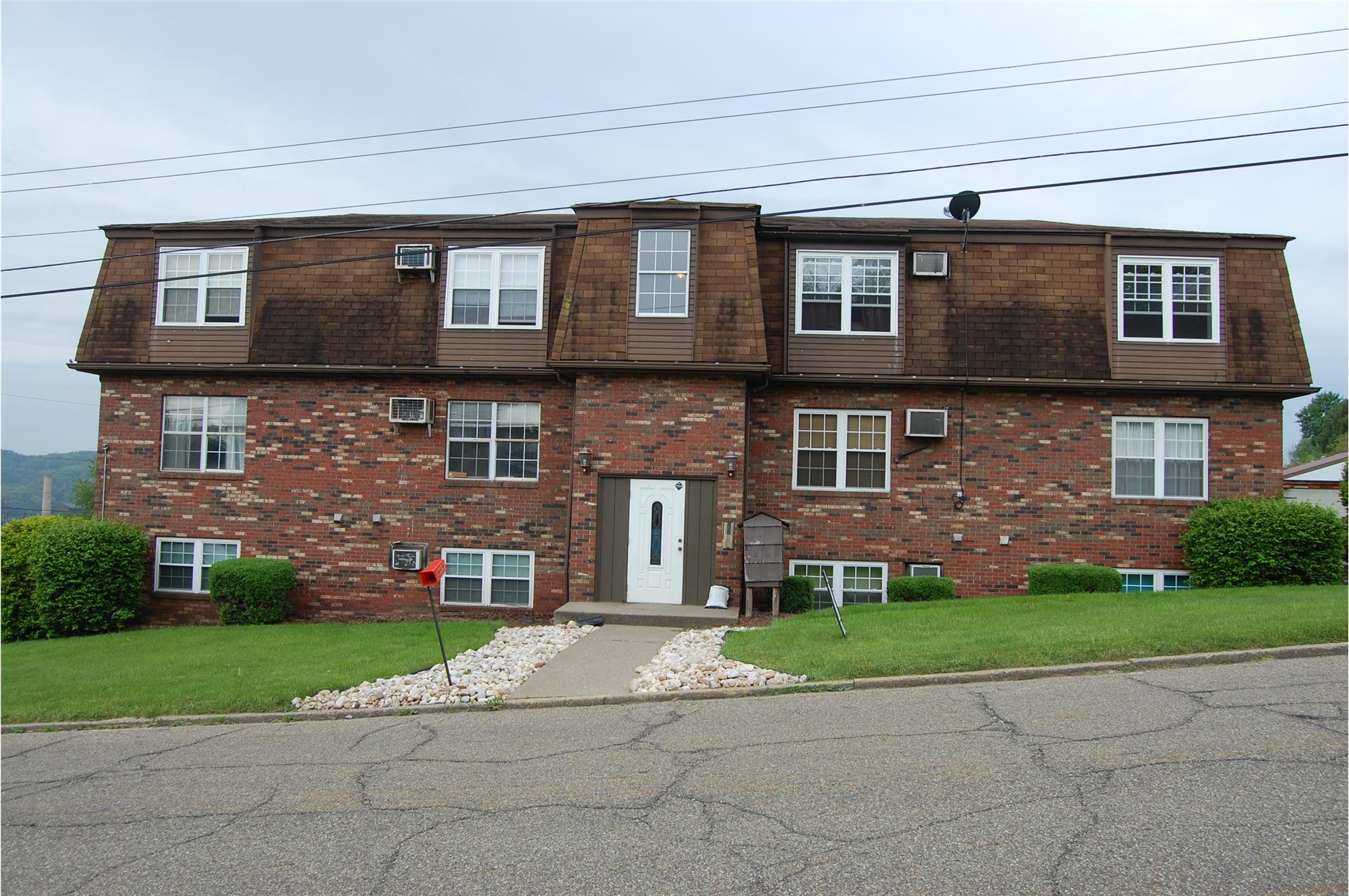 230 Hallock Avenue Apt 21, Mingo Junction, OH 43938 By Zoe, Kerri