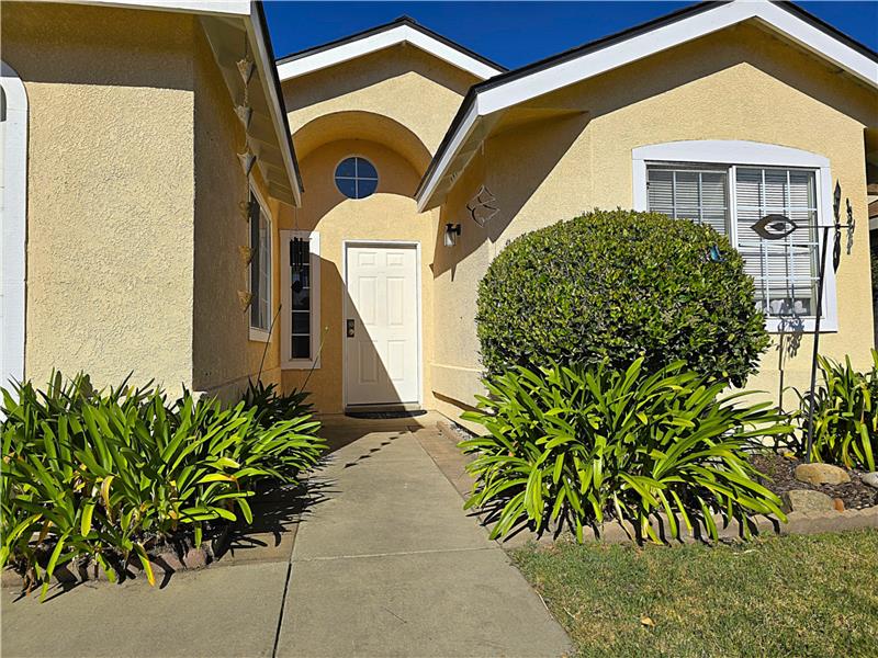 Turnkey, lowmaintenance entry with mature landscaping in this soughtafter gated community.