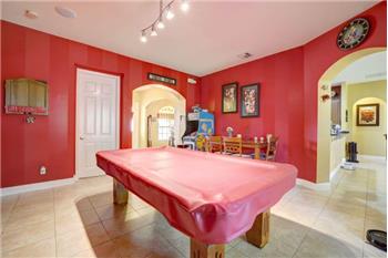Primary listing photos for listing ID 592865
