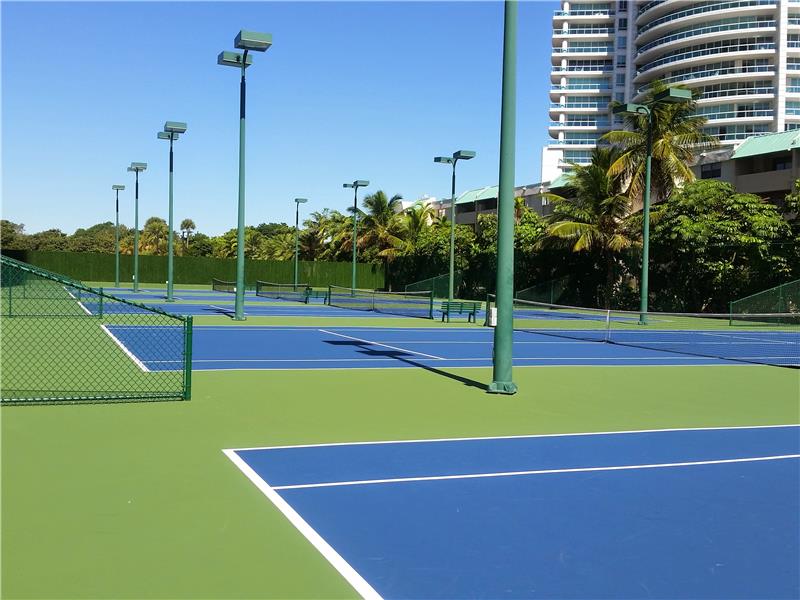 5 lighted tennis courts