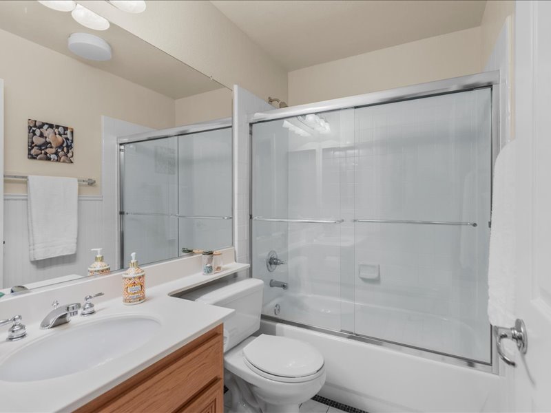 guest full bath - main floor