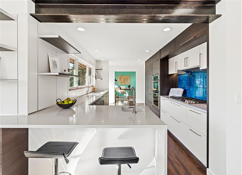 Eating Bar in kitchen