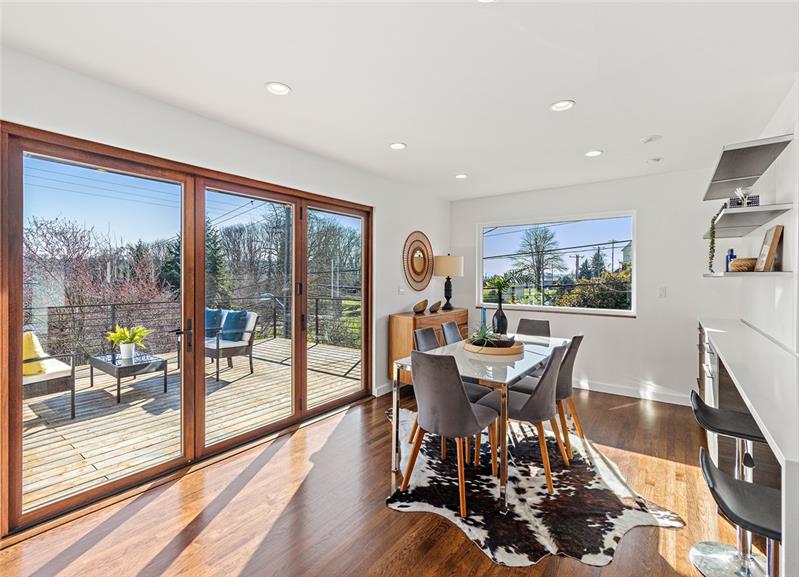 Opens to outdoor space