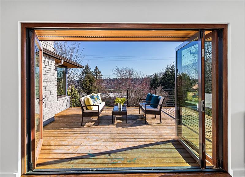 Cantina folding doors.