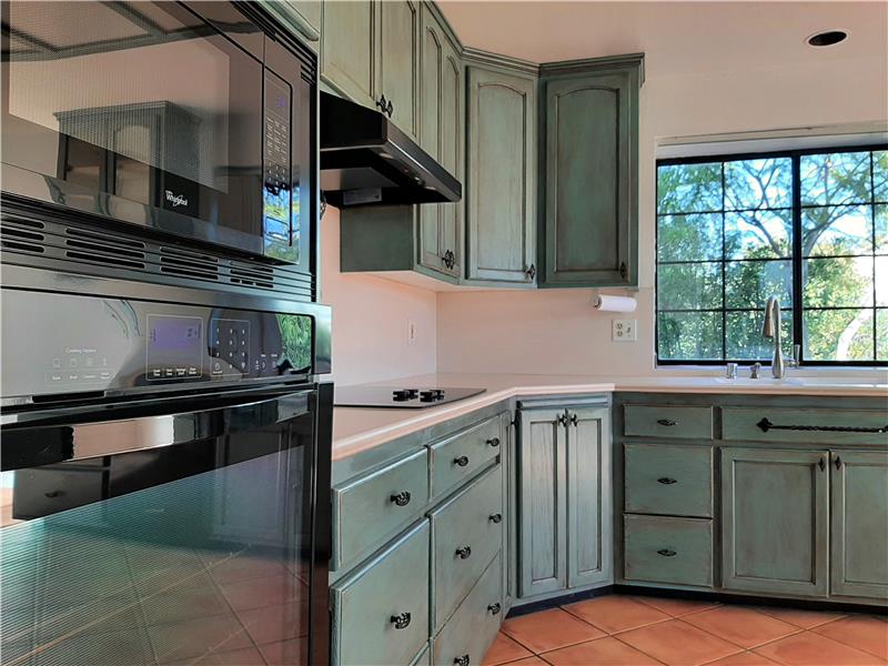 Matching electric oven and flush-mounted electric stovetop!
