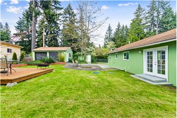 Enjoy evenings around the fire pitperfect for relaxing and entertaining.