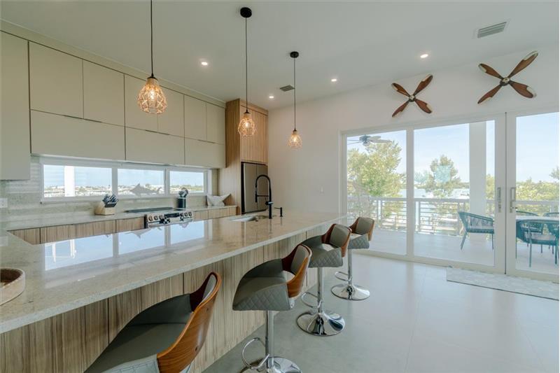 Kitchen/breakfast bar.