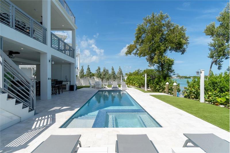 Gorgeous 30x10x5ft deep private pool.