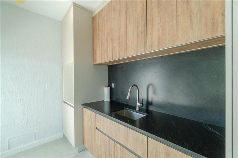 Downstairs wet bar.