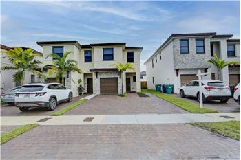 Primary listing photos for listing ID 582211