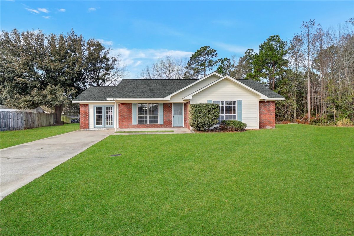 2538 Cove St, Hinesville, GA 31313 By call Diana and Delaney (Listed by