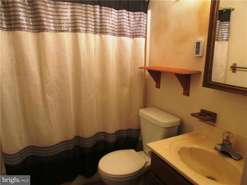 Full bath with linen closet