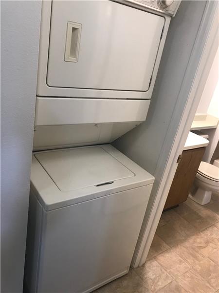 Washer/Dryer included
