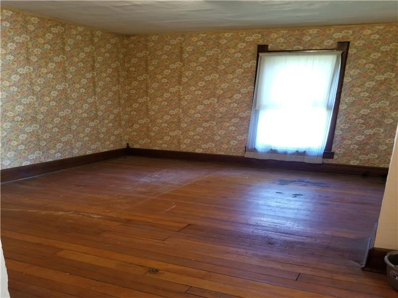 25996 SIX POINTS RD - Upstairs bedroom