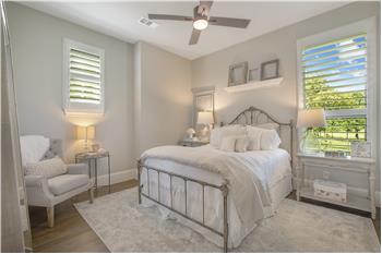 Guest bedroom with ensuite bathroom
