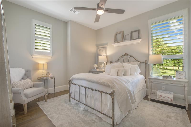 Guest bedroom with ensuite bathroom