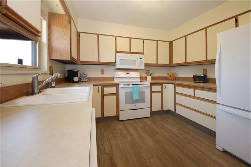 Appliances include a Dishwasher, Smooth Top Range Oven, Microwave, and Refrigerator