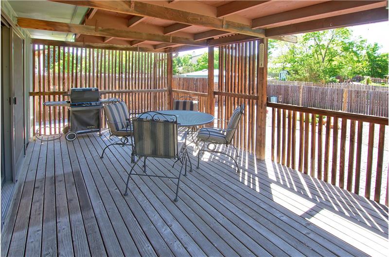 Covered Patio with Gas Line and BBQ Grill