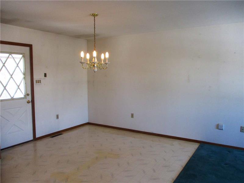 Door leading to the screened in porch