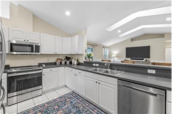 Primary listing photos for listing ID 644194