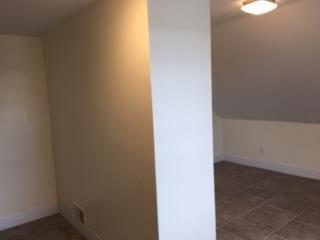 wall dividing 3rd floor bed/bonus room