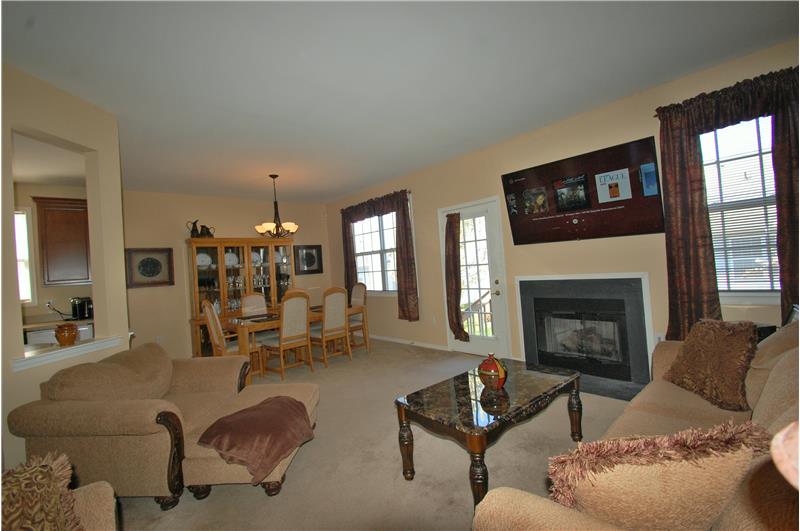 FRENCH DOOR TO BACK YARD SPACE