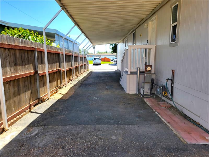 Gas, electric and water is sub-metered; pay for what you use!  Sewer is a flat rate.  Trash is an individual account.  Simple.