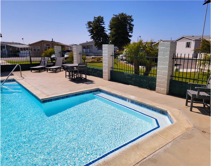 And a gorgeous & well-maintained pool ranging from 2 feet to 6 feet!