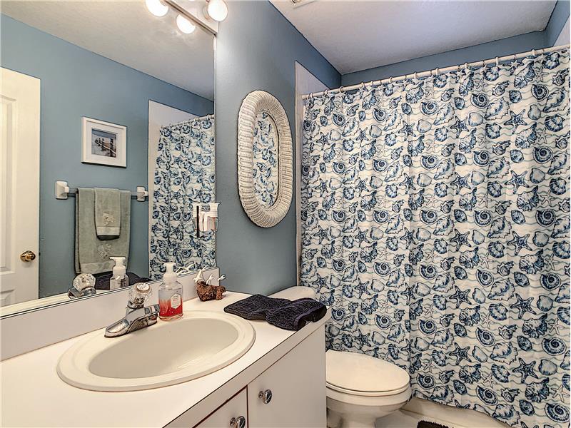 Tub / Shower in Bath 2