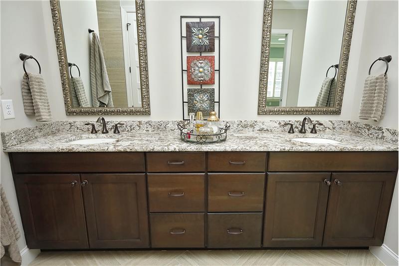 Owners Bath - Dual Sinks & Granite
