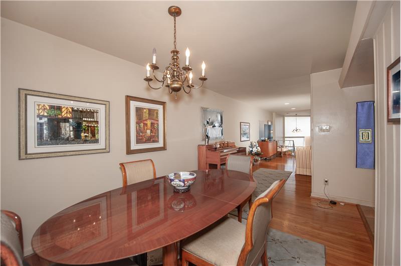 2752 W Country Club - Dining room 