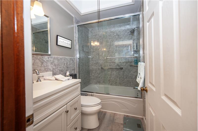 2752 W Country Club - Bathroom 2