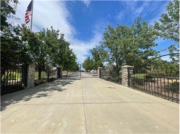 Primary listing photos for listing ID 614227