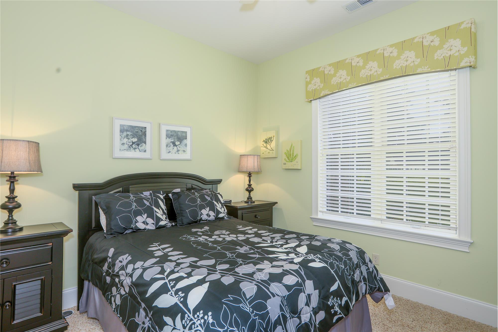 https://realbird.blob.core.windows.net/rb-photos/279-firethorn-lane-hardeeville-sc-29927_G3E3N2T3_640742_638824509325930130_80x60.jpg