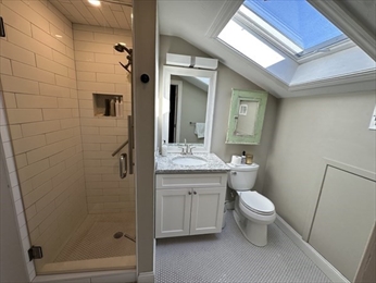 Main Full Bath w/Skylight