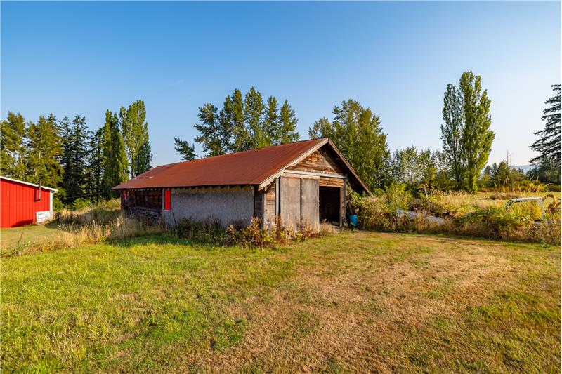 Older 24X60 wooden out building with wood floor
