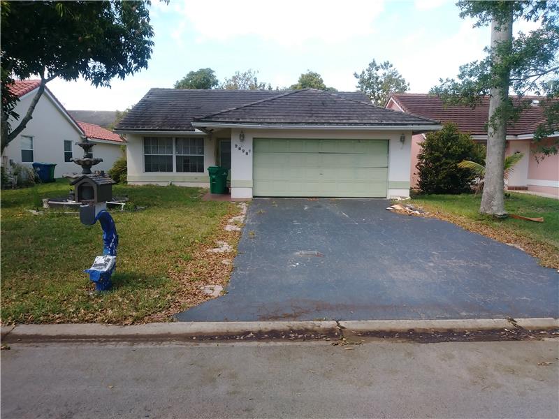 2828 NW 95 AV