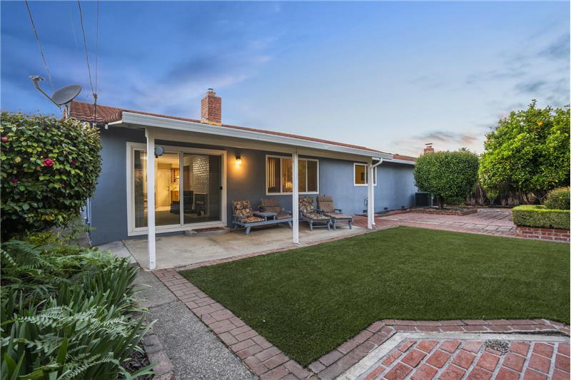 Backyard - Covered Patio 