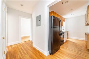 Primary listing photos for listing ID 647868