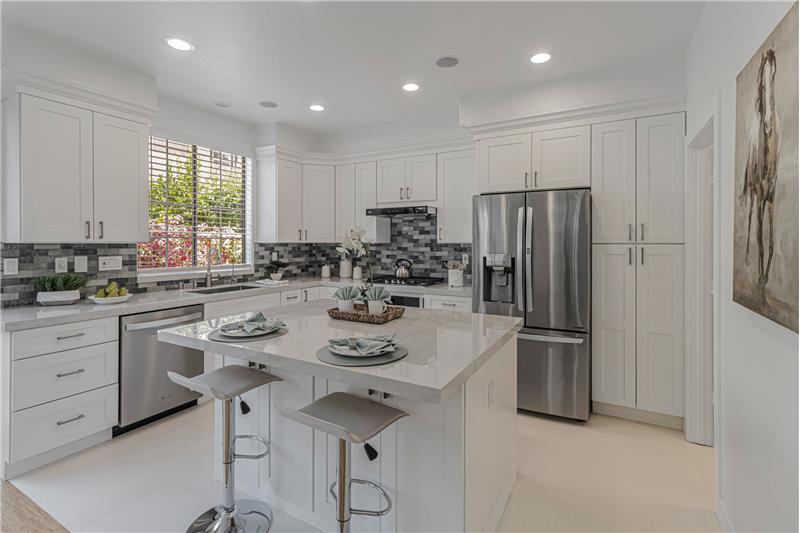 Perfect Setup for Casual Dining & Entertaining!