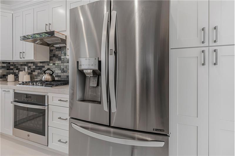 Newer Stainless Steel Appliances!