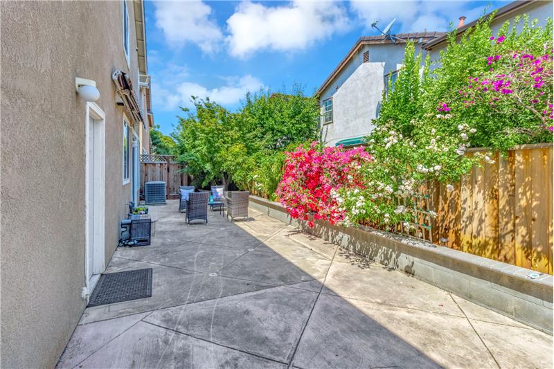 Recently Remodeled, Easy Care, Low Maintenance Backyard!
