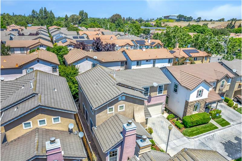 Easy Walking Distance to Canoas Elementary School!