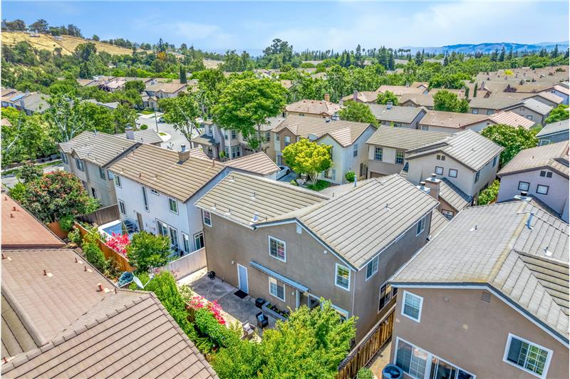 Beautiful, Charming Neighborhood!