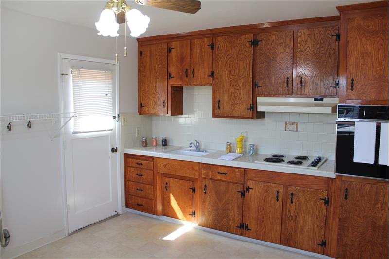 2887 Ross Ave - Kitchen 