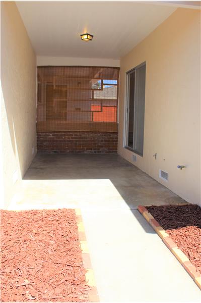 2887 Ross Ave - Patio 