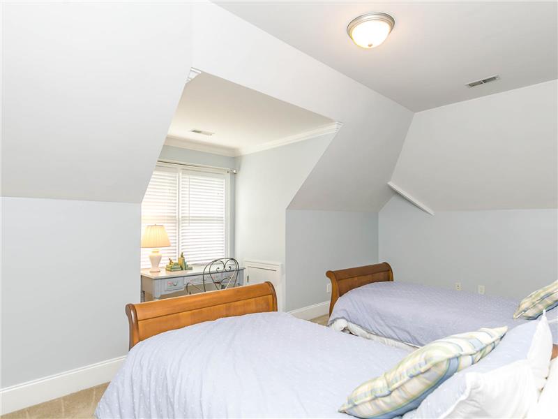 Flex Space for Office or Additional Bedroom
